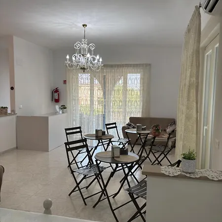 Le Ninfee מרינה די ג'ויוסה איוניקה